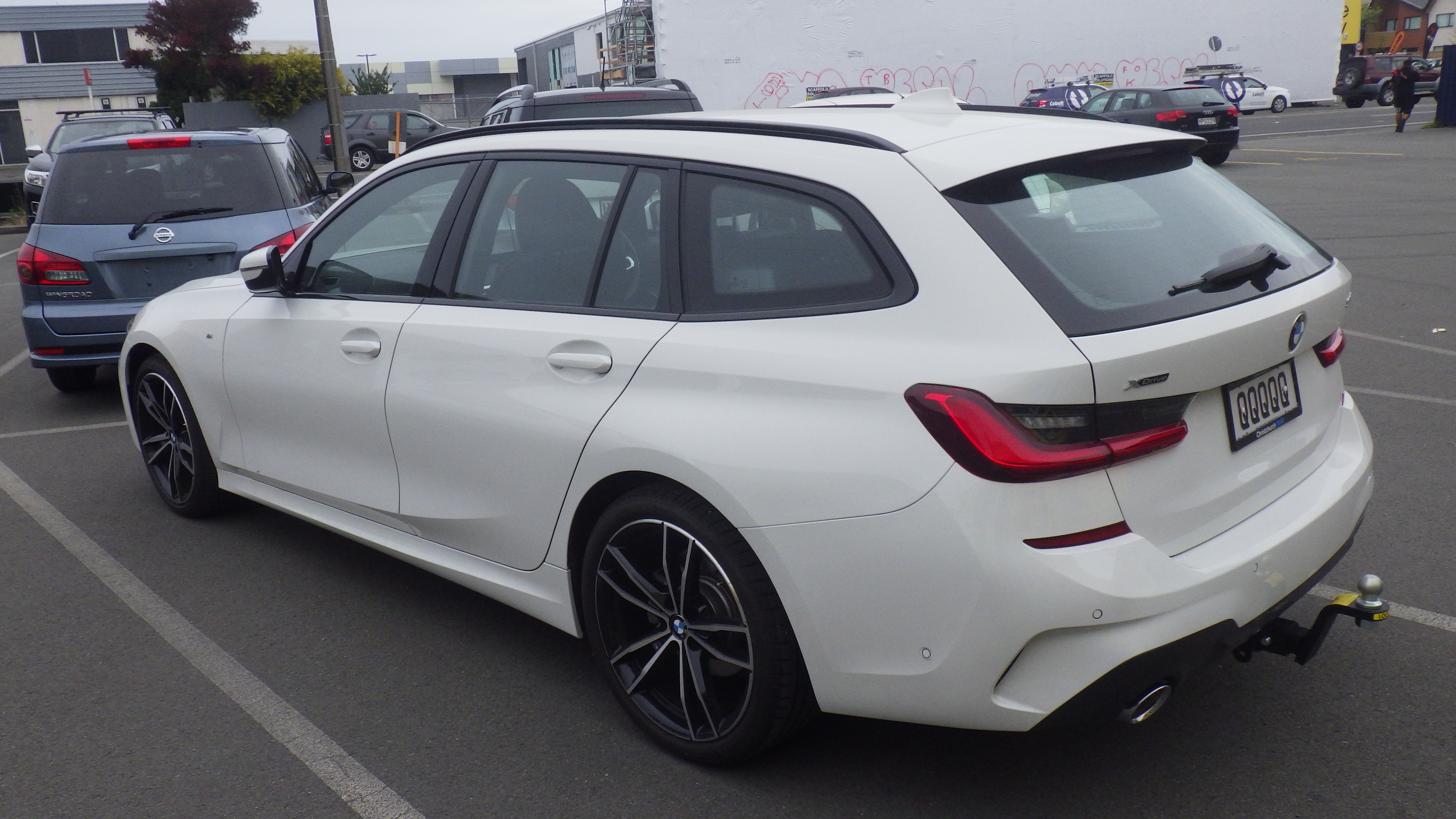 BMW 3 SERIES